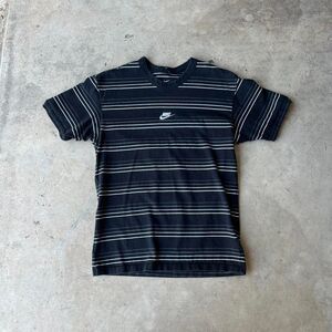 The Nike tee Center Swoosh striped Mens size S